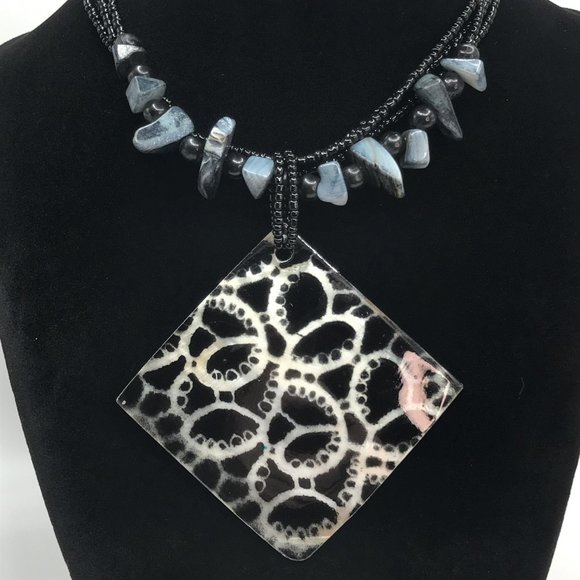 Necklace Bracelet Mother of Pearl Black Set Lot Multistrand Beaded Carved Flower - Picture 6 of 10